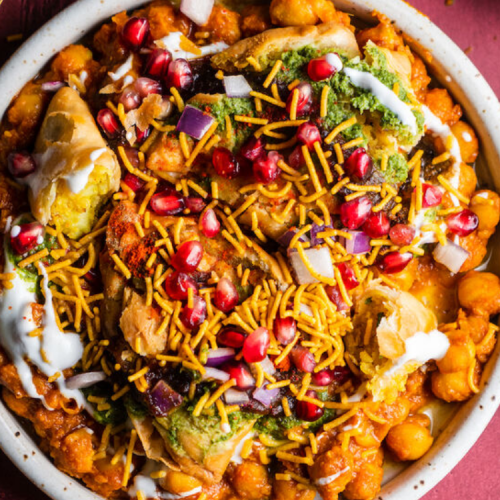 Best chaat chai in Indore served with crispy samosa chaat at a Vijay Nagar cafe.